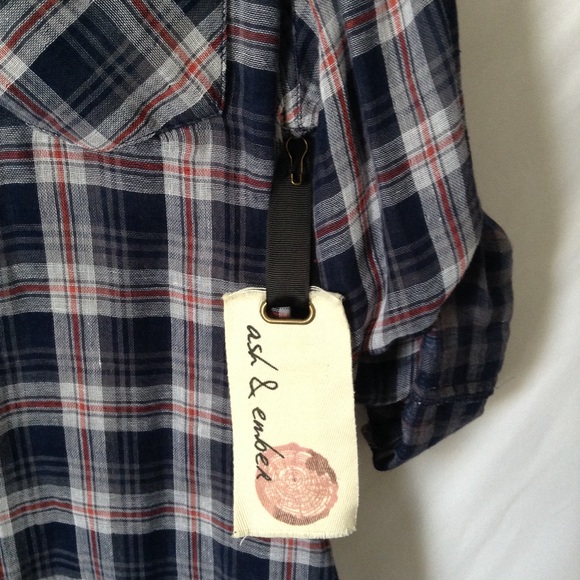 NWT Ash & Ember Women’s Plaid Button Down Shirt - Picture 7 of 8